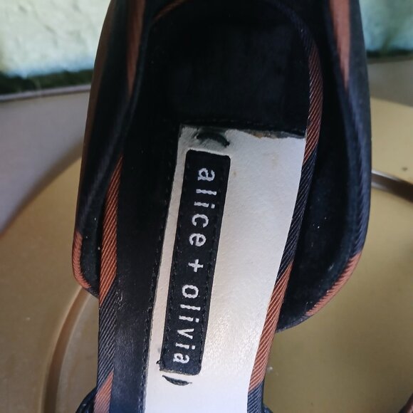 Alice Olivia  Gigi Stripe Heels - Picture 3 of 9